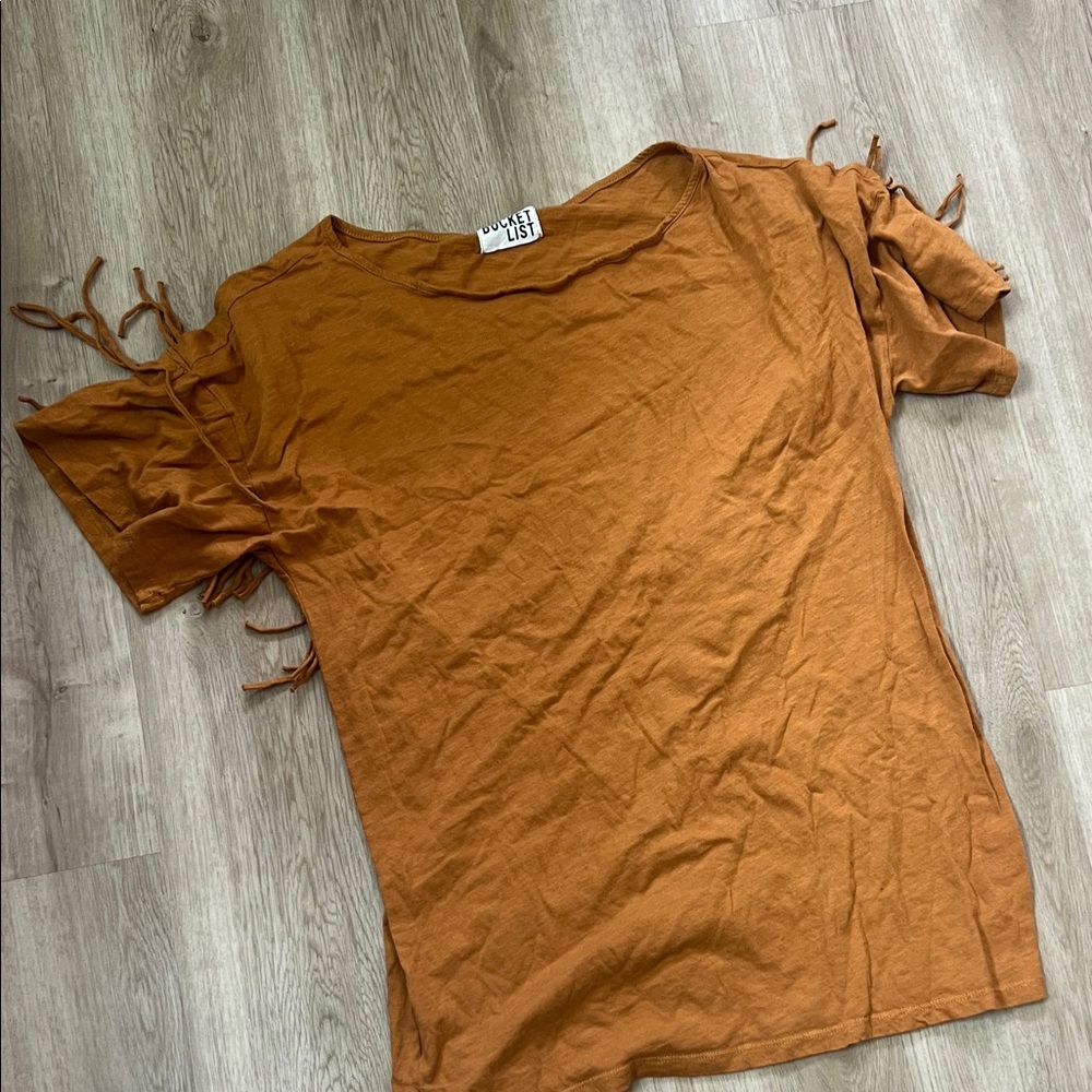 Mustard Seed Rust Short Sleeve Top with Fringe, women’s side Large, New